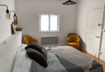 Les jardins de Mimizan allows 18 year olds to book a room