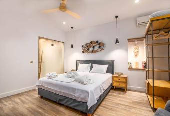 Curcumelli Luxury Suites -                2 allows 18 year olds to book a room