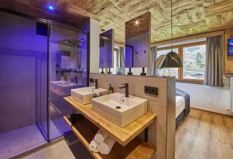 Chalet Wallehen has Balcony rooms