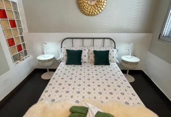 DREAM COSY allows 18 year olds to book a room