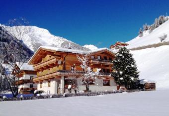 Die Natur Residenz has Balcony rooms