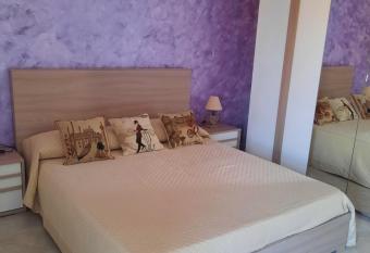 Casa vacanze il Glicine 2 has Balcony rooms