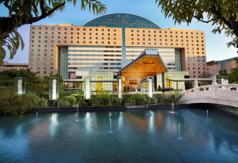 Kempinski Hotel Beijing Yansha Center allows 18 year olds to book a room