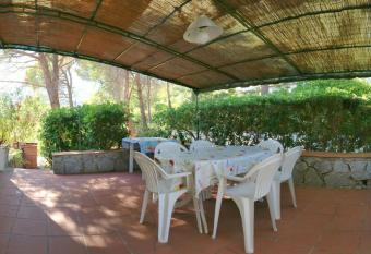 Villaggio la Serra - Appartamenti con giardino has Balcony rooms