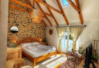 House 1960 has Balcony rooms