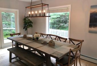 The Mighty Oaks Retreat,modern house Bar Harbor Acadia MDI allows 18 year olds to book a room