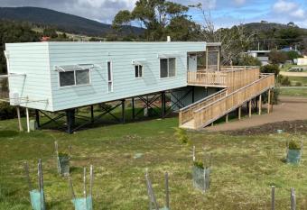 Bruny Ocean Cottage has Balcony rooms