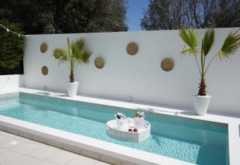 Villa Pastida - Private Pool and Jacuzzi has Balcony rooms