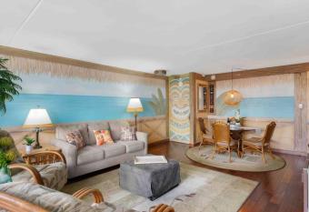 THE TIKI SUITE at WAIKIKI BANYAN has rooms with a private hot tub
