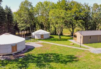 Au bois de Mars allows 18 year olds to book a room