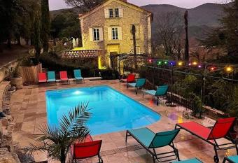 Suite Petite -Nice - 4 SAISONS - Piscine Chauff  e Toute l ann  e -SPA- JACUZZI -MASSAGE- SAUNA - POOL VIEW- Heated Pool 800m city centre Nyons allows 18 year olds to book a room