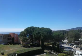 Appartement T2 bord et vue mer has Balcony rooms