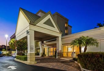 Best Western Plus North Miami/Bal Harbour has Balcony rooms