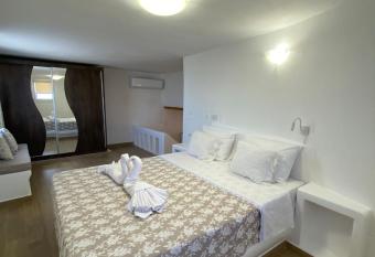 Alamana s House - Ideal for couples allows 18 year olds to book a room