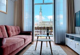 Bia  y Kruk Apartamenty vis-a-vis Jasnej G  ry allows 18 year olds to book a room