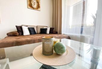 Kr  sny modern   1-izbov   byt, novostavba + parking has Balcony rooms