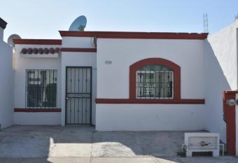 CASA CERCA DE CENTRO COMERCIAL allows 18 year olds to book a room