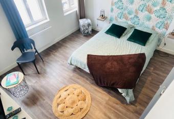 Le Wild Abbeville centre ville baie de Somme allows 18 year olds to book a room