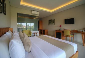 Queen at Gunung Sari has rooms with a private hot tub