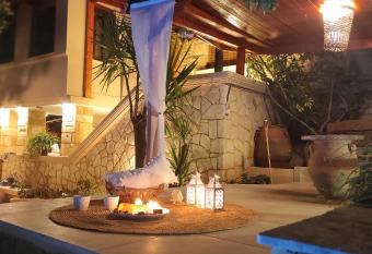 Villa Anthemida Chania allows 18 year olds to book a room