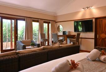 LUXURY EN-SUITE ROOM WITH LOUNGE @ 4 STAR GUEST HOUSE allows 18 year olds to book a room