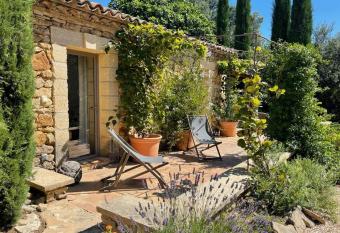 Le charme d un authentique Mazet au Pont du Gard has Balcony rooms