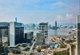 JW Marriott Hotel Hong Kong has rooms with a private hot tub