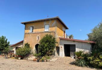 Casale Zioni allows 18 year olds to book a room