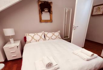 Fiera Milano Rho 5 has rooms with a private hot tub