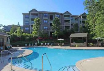 Luxury 2bd/2bath Fully Furnished Gated Community allows 18 year olds to book a room