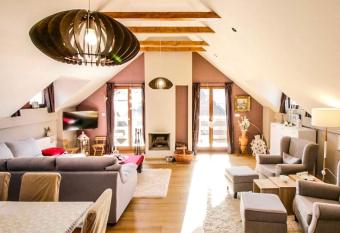 Zlatibor 1000 Family Penthouse allows 18 year olds to book a room