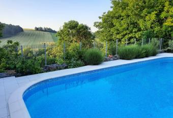 Penzion Zahrada nad   ekou, restaurace a kav  rna - PARKOV  N   GR  TIS allows 18 year olds to book a room