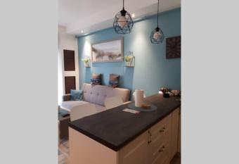 Cozy Apart in Cosmopolis has Balcony rooms