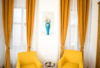 Apartament Luxor has Balcony rooms