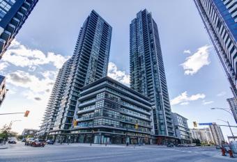 The Benetton Suite - Square One 1 Br + Den + 1 Parking has Balcony rooms