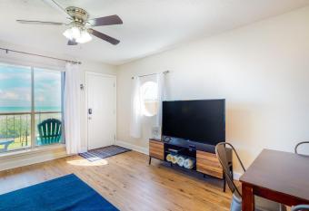 Jo's Pelican's Nest & Tranquility Retreat has Balcony rooms