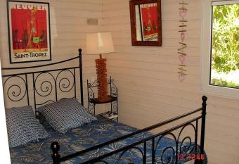 C  te d Azur Gassin Villa Cottage l Abris-C  tier has rooms with a private hot tub