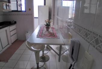 Apto Ocian centro Praia Grande allows 18 year olds to book a room