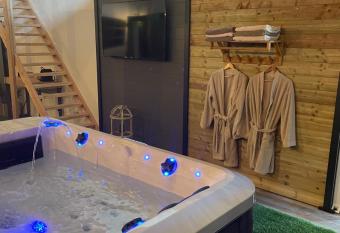 L   entrep  t secret allows 18 year olds to book a room