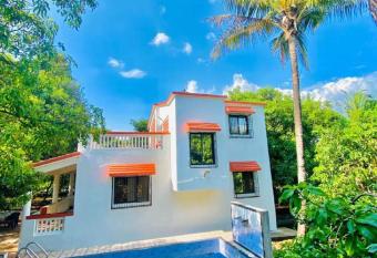 Villa Mango has Balcony rooms