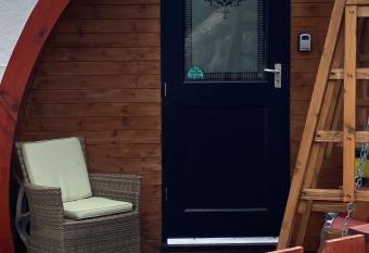 Heatherbrae Cosy Wooden Pod allows 18 year olds to book a room