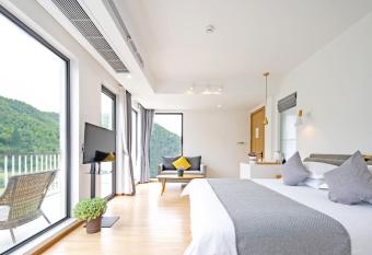 Moganshan Naicang Boutique Hotel has Balcony rooms