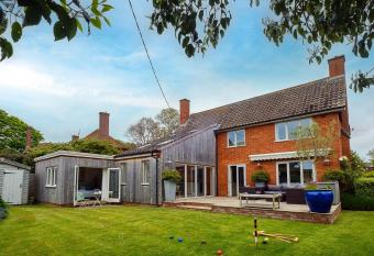 Winton Lodge has Balcony rooms