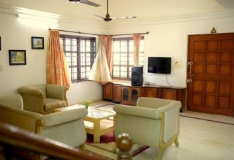 Anna s Bungalow 4BHK has Balcony rooms