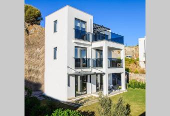 NEWLY FURNISHED PRIVATE VILLA in BODRUM GUNDOGAN has Balcony rooms