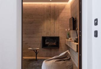 Suite Mia has Balcony rooms