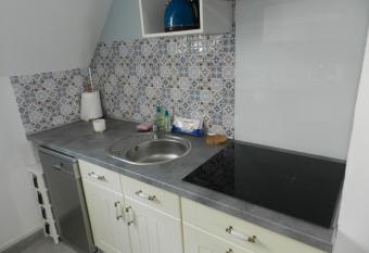 LE SEUIL allows 18 year olds to book a room