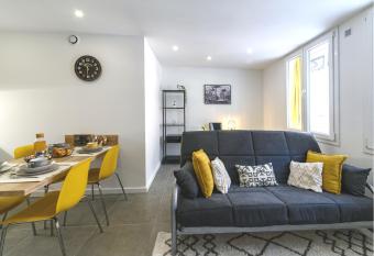 Saint-Etienne    Le contemporain    T2 Hyper centre allows 18 year olds to book a room