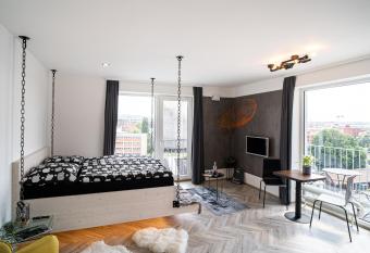Zeppelin Studio with an industrial view - Brno has Balcony rooms