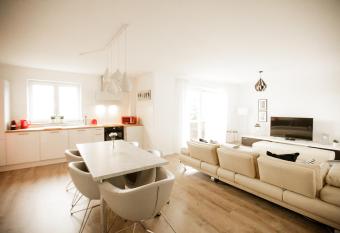 bonquartier - gro   & stylisch - zentral & komfortabel has Balcony rooms